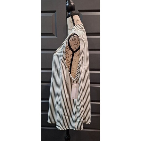 NWT Nordstrom Rack V-neck Sleeveless Woven Shell Top In Blue- Ivory Kealey Strip - Picture 2 of 6